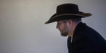 The Right-Wing Militia Leader Who Opposes ICE