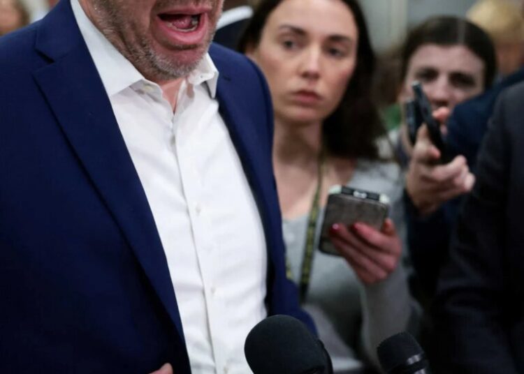 Dem senator blasts Fox host to her face on ICE: ‘It is disappearing legal residents!’