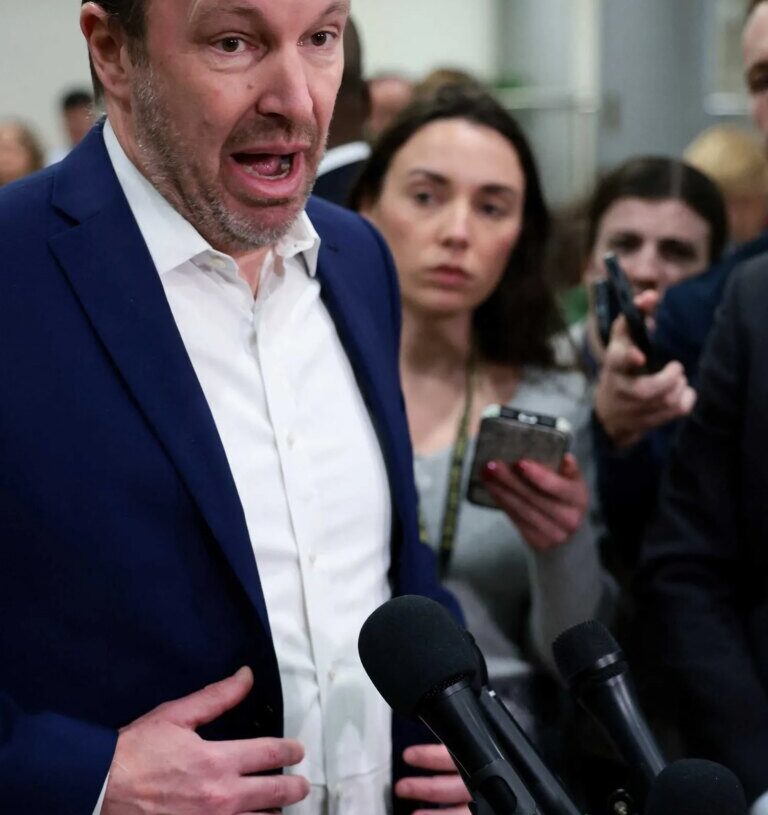 Dem senator blasts Fox host to her face on ICE: ‘It is disappearing legal residents!’