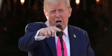 Columnist warns Trump ‘doesn’t have a move’ left on Epstein — and it could cost him