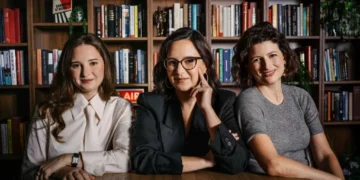 CBS News boss Bari Weiss clashes with Paramount over Epstein-linked wellness guru