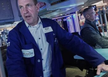 S&P rings up 5th loss in 6 days as tech stocks drag index down, led by AMD’s 17.3% drop