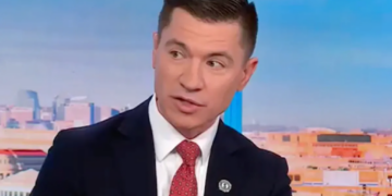 ‘I don’t have an answer’: Conservative wilts on CNN while attempting to defend Trump moves