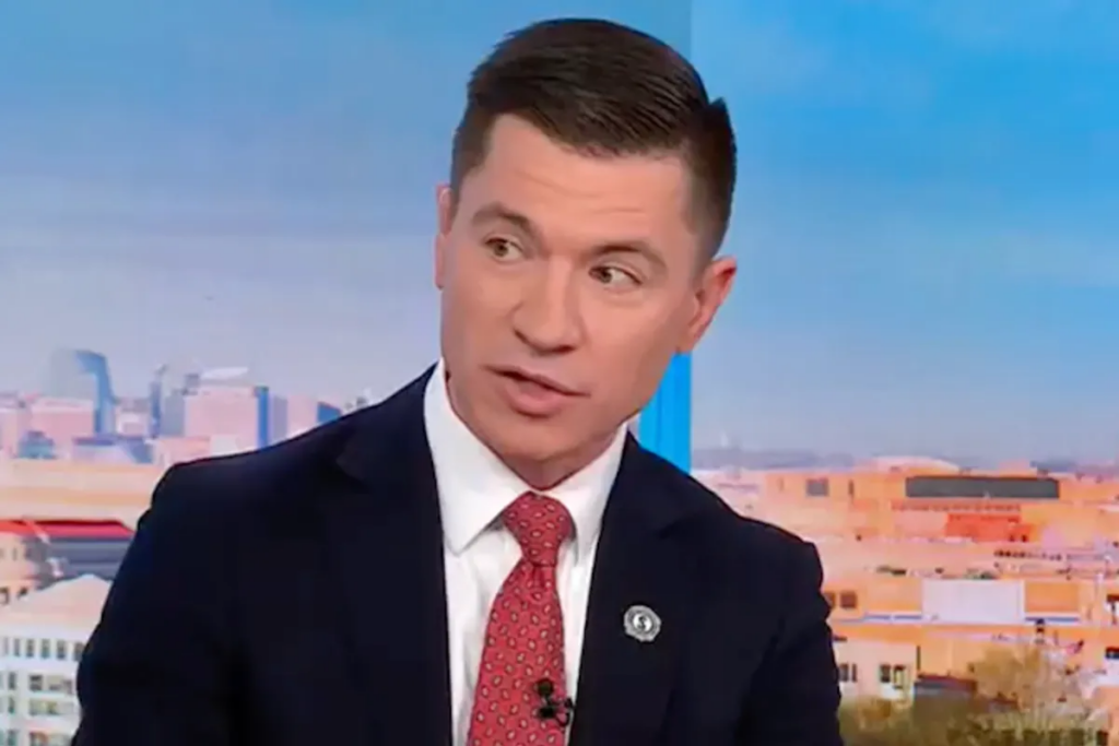 ‘I don’t have an answer’: Conservative wilts on CNN while attempting to defend Trump moves