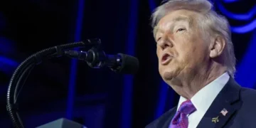 Trump scolded after unusual change at annual governors meeting