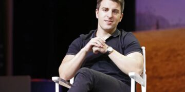 Airbnb’s Brian Chesky says CEOs don’t have to be ‘miserable’—that’s why he got rid of emails and banned meetings before 10 a.m.