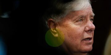 Lindsey Graham sparks MAGA fury with odd proposal: ‘I will introduce the Democrat package’