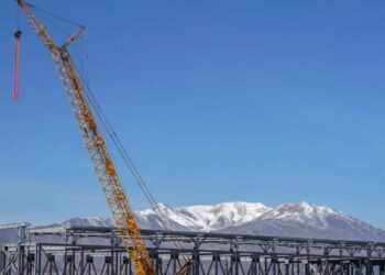 The U.S. construction industry’s need for labor is soaring and will need half a million new workers next year while AI giants ramp up spending