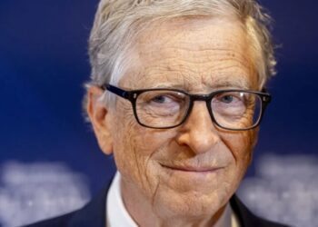 Bill Gates is shedding houses that are part of his $132 million Xanadu 2.0 compound—a reversal from his feelings about downsizing