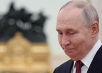 Russian officials are warning Putin that a financial crisis could arrive this summer, report says, while his war on Ukraine becomes too big to fail