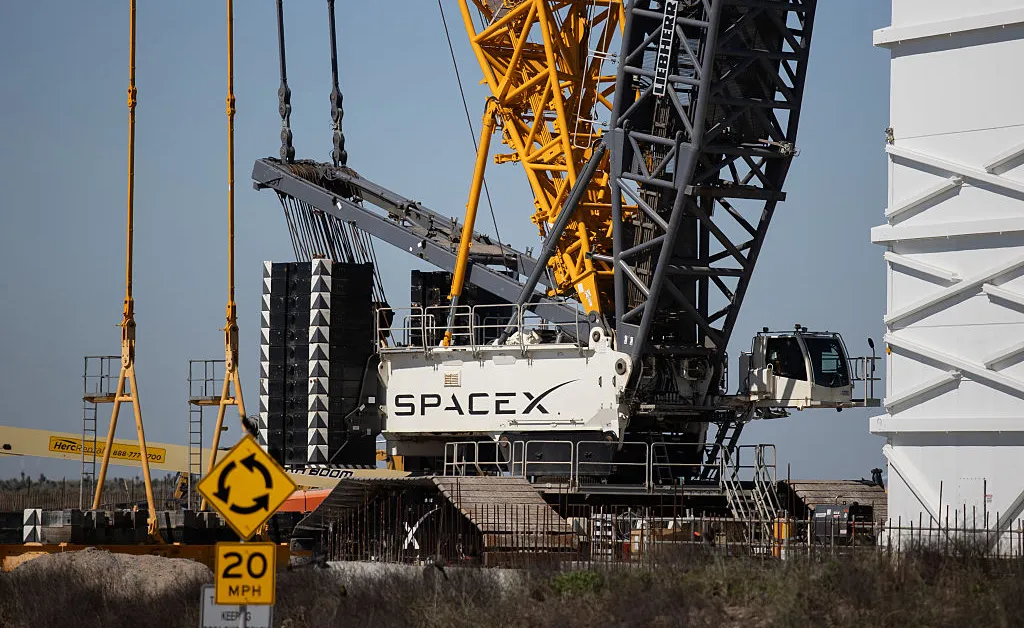 Elon Musk Postpones Mars Plans in Favor of Building “Moon City”