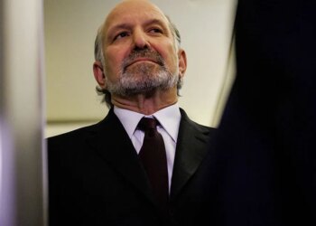 Bipartisan Lawmakers Call for Trump’s Commerce Secretary to Step Down—or Be Ousted—Over Epstein Ties