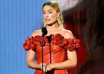 Margot Robbie says that a fellow actor once gave her a book telling her to eat less: ‘I was like, whoa’