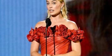 Margot Robbie says that a fellow actor once gave her a book telling her to eat less: ‘I was like, whoa’