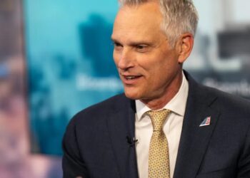 American Airlines CEO’s crisis grows as flight attendant union calls for him to step down