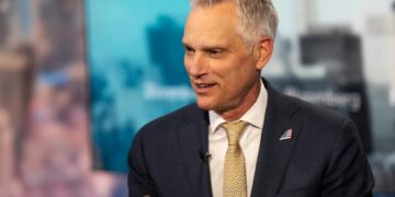 American Airlines CEO’s crisis grows as flight attendant union calls for him to step down