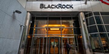 BlackRock offers DeFi trading for the first time, buys Uniswap tokens