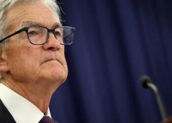 Something weird is going on with gold and interest rates, and a top Wall Street analyst sees inflation risks rewriting market logic