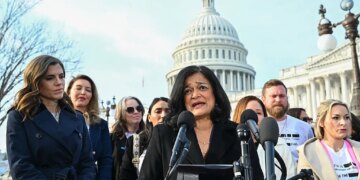 ‘Stop This Spying’: Members of Congress Accuse the DOJ of Surveilling Lawmakers’ Epstein Files Searches