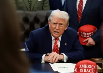 ‘It’s chaos!’ Ex-GOP governor warns Trump may cost Republicans more than just the House