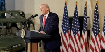 Trump staff supplied applause during ‘overtly political’ speech to silent service members