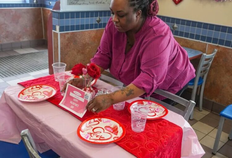 Candles and tablecloth at White Castle: How a Valentine’s Day tradition sprouted over 30 years ago and spread nationwide