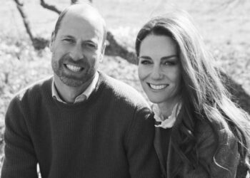 Kate Middleton and Prince William snuggle in never-before-seen photo for Valentine’s Day