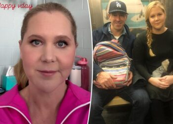 Amy Schumer sits in the ‘crying corner’ for Valentine’s Day following Chris Fischer split