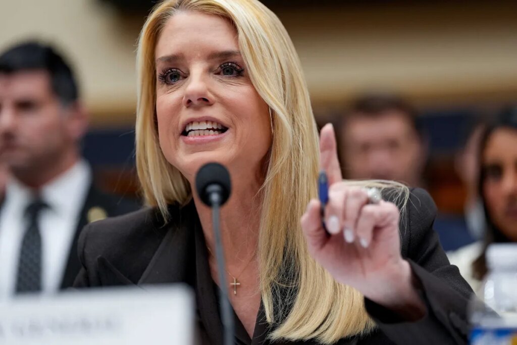 Fox News host forced to admit Pam Bondi fumbled hearing: ‘Like a shrieking Karen!’