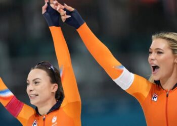 Femke Kok and Jutta Leerdham Power Speedskating-Mad Nation To Glory 