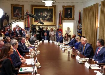 This Trump clown just became the laughingstock of his administration