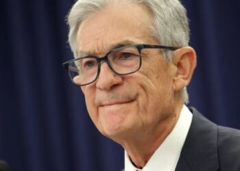 Jerome Powell is facing a ‘puzzlement’ of economic data, with contradictions likely to freeze any immediate action on the base rate
