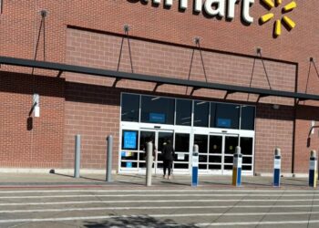 Walmart reveals that more wealthy Americans shopped there during the holidays than usual