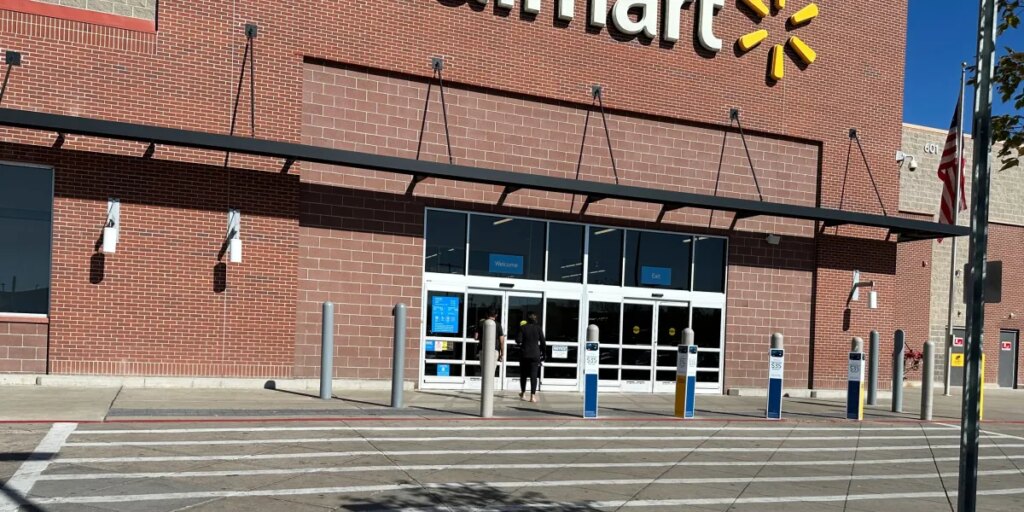 Walmart reveals that more wealthy Americans shopped there during the holidays than usual