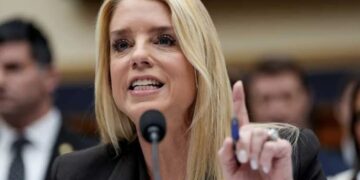 Pam Bondi’s ‘incredibly stupid’ outburst continues to haunt Trump: MS NOW host