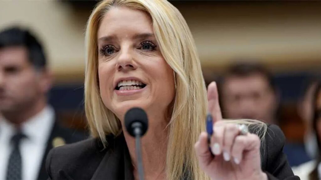 Pam Bondi’s ‘incredibly stupid’ outburst continues to haunt Trump: MS NOW host