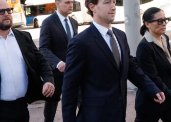Mark Zuckerberg’s entourage threatened with contempt for wearing Meta AI glasses into a no-recording courtroom