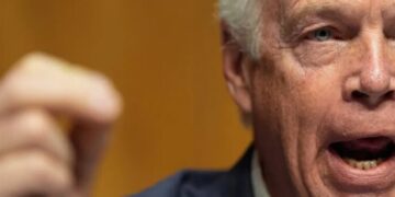 ‘We will look like schmucks!’ GOP infighting erupts as senator revolts against leadership