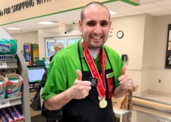 Fans in Georgia line up for beloved autistic Publix checkout clerk