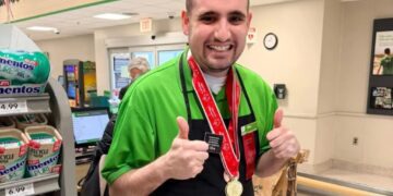 Fans in Georgia line up for beloved autistic Publix checkout clerk