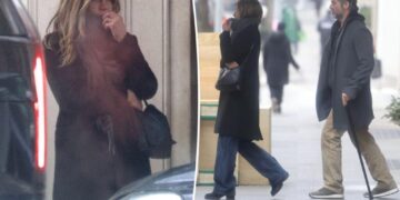 Jennifer Aniston, Jim Curtis may be taking romance to next level as they tour NYC apartments together