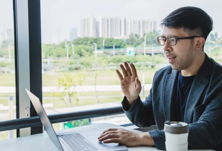 Recruiter reveals broken Zoom interview etiquette: bathrobes, yoga, and outsourcing thinking to AI