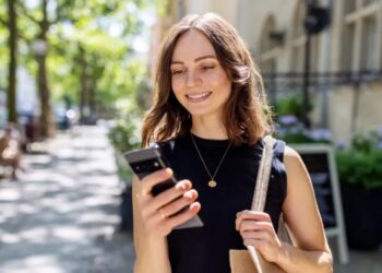 A millennial manager took her job hunt to Tinder and landed 3 interviews—she says getting a job on the dating app was easier than finding love