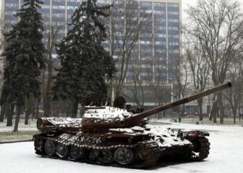 The Russian economy is now eating itself to death as Putin’s war on Ukraine destroys future capacity, former central bank adviser says