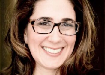 I shared the same guru as William Hurt and Elizabeth Gilbert. Here are 3 things I learned — and now tell CEOs — about toxic leadership