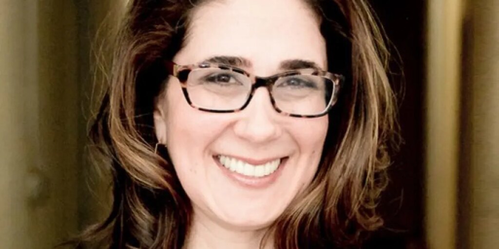 I shared the same guru as William Hurt and Elizabeth Gilbert. Here are 3 things I learned — and now tell CEOs — about toxic leadership