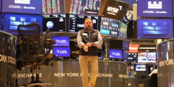 The stock market bubble will burst in 2027 and the current rotation is a ‘warning of trouble ahead,’ Capital Economics says