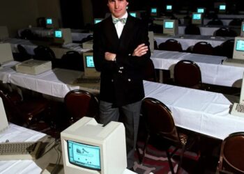 Steve Jobs adopted a no ‘bozos’ policy and said the best managers are those who never wanted the job—here are his 3 best management tips