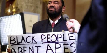 Republicans erupt in cheers as Dem escorted out of State of the Union