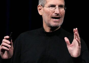 Former Apple exec had lunch with his boss Steve Jobs for 15 years—he says the late founder taught him that learning is more important than being right